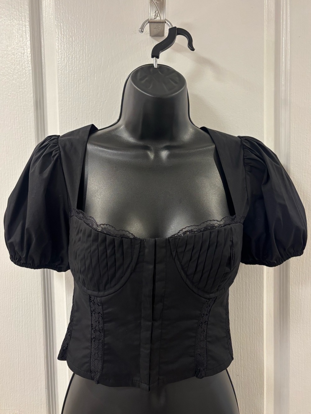 ASTR The Label Lace-Trim Corset Puff Sleeve Pintuck Open Back Black Crop Top XS - Picture 3 of 11